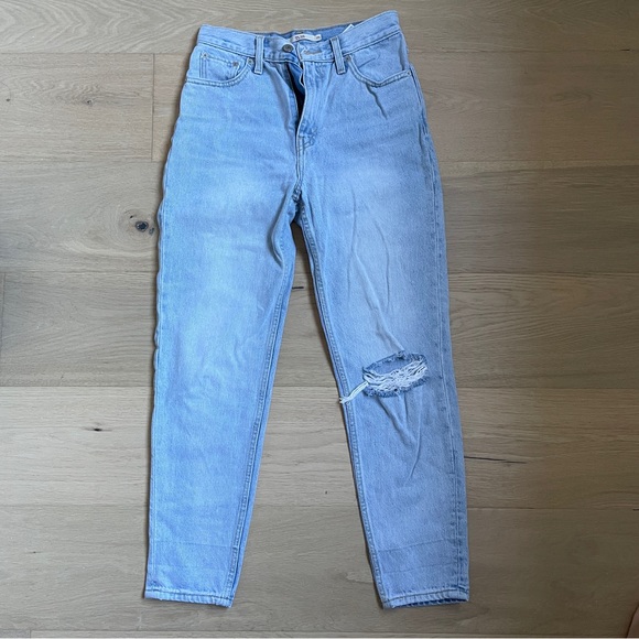Levi’s Mom Jeans - Picture 2 of 7